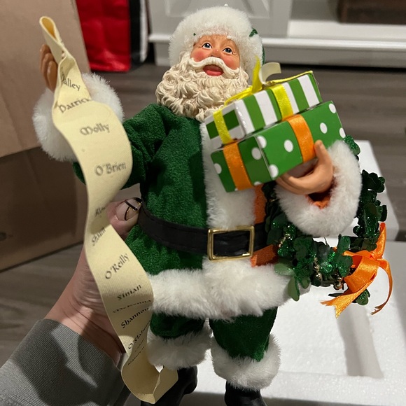 Possible Dreams Clothtique- Peace and Plenty Santa - Picture 2 of 5